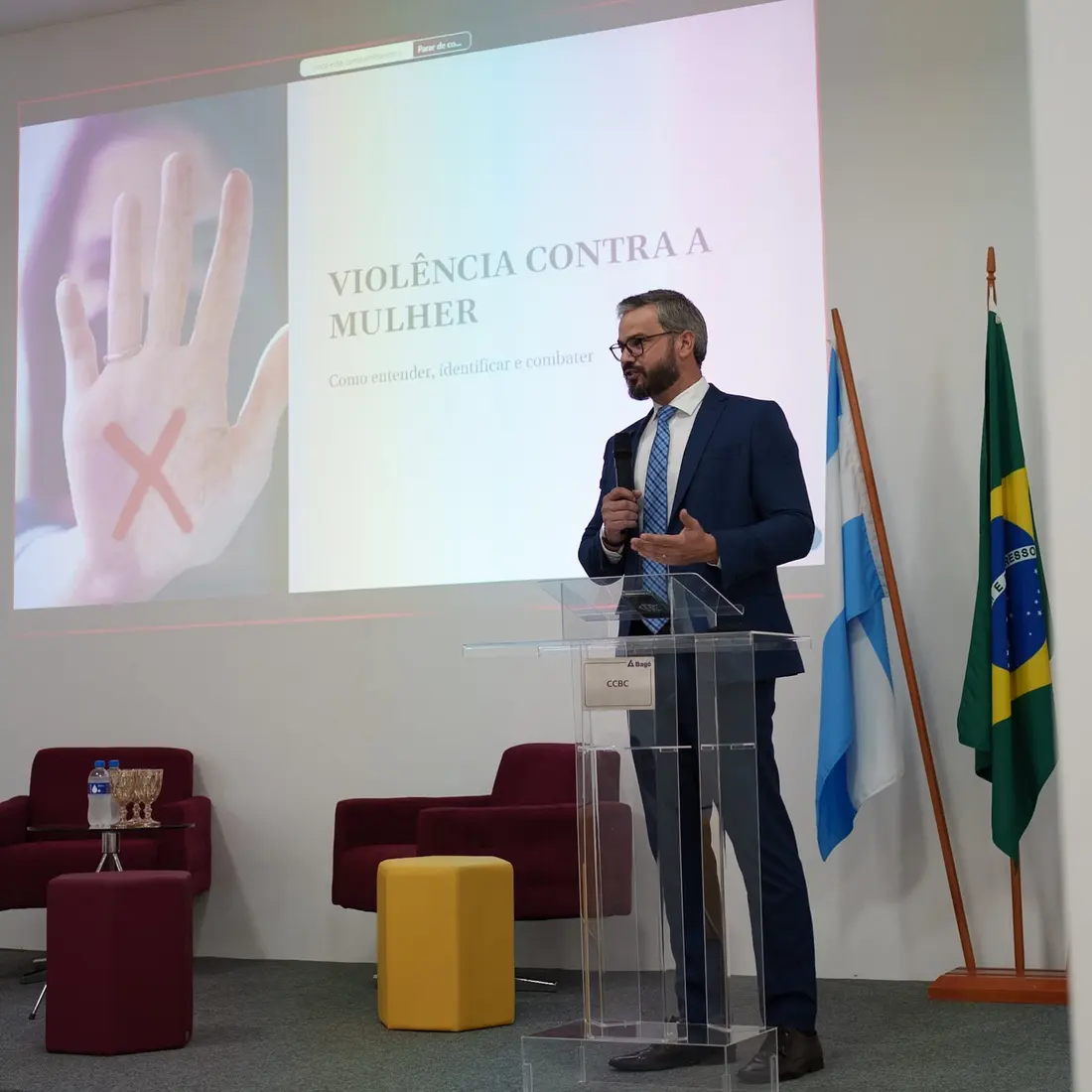 Deangelis Lacerda palestra sobre violência contra a mulher no Agosto Lilás